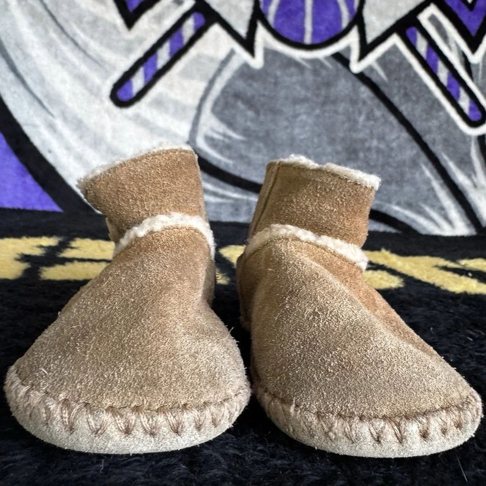 Size 4/5 - UGG Jesse Bow II Infant Booties Chestnut Suede Sheepskin 1018136I